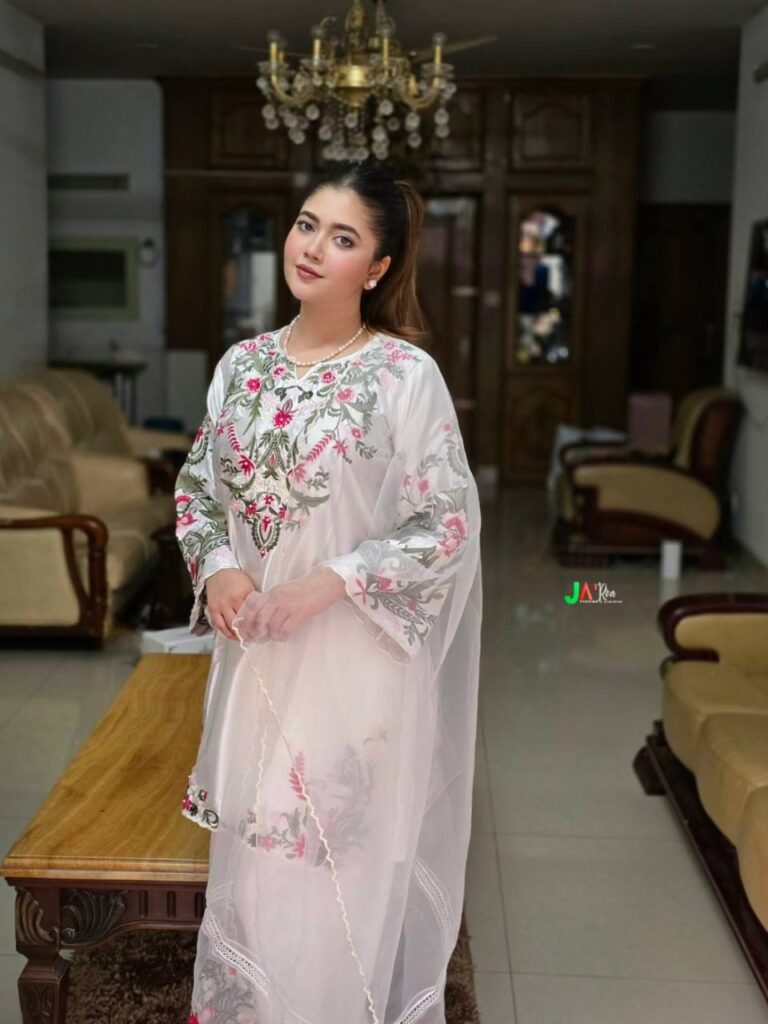 dress code: 458 ( white)